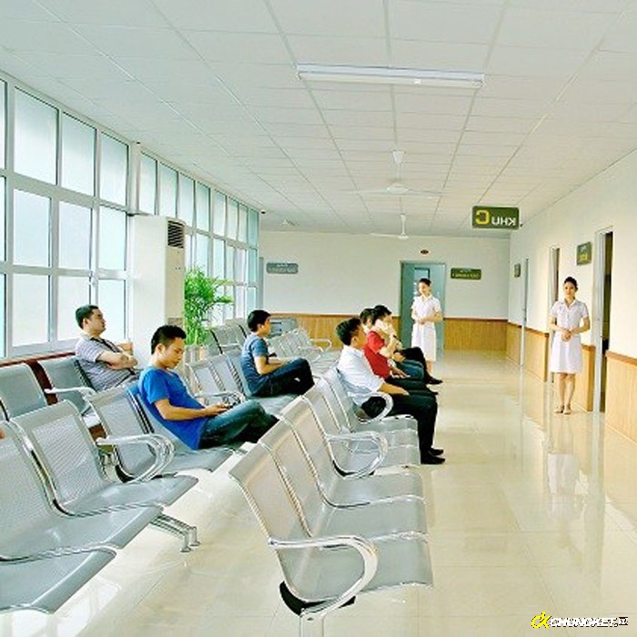 ghế băng chờ cũ tại bệnh viện