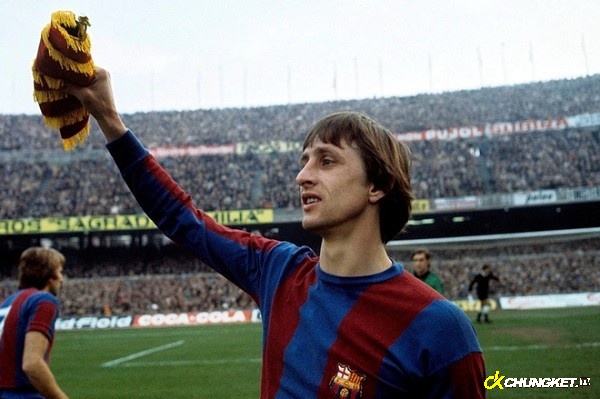 Siêu cầu thủ Hà Lan Johan Cruyff cũng là tiền vệ hay nhất Barcelona