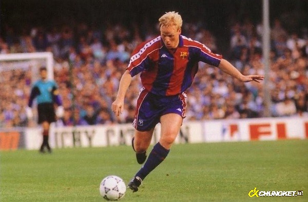Ronald Koeman hậu vệ trong màu áo Barcelona