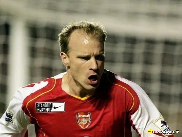 Dennis Bergkamp nổi bật với nhiều cú ghi bàn ấn tượng