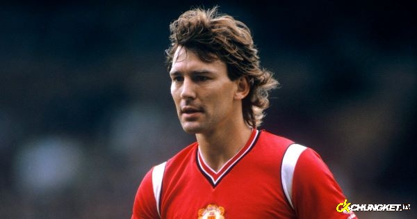Cựu tiền vệ Manchester United - Bryan Robson