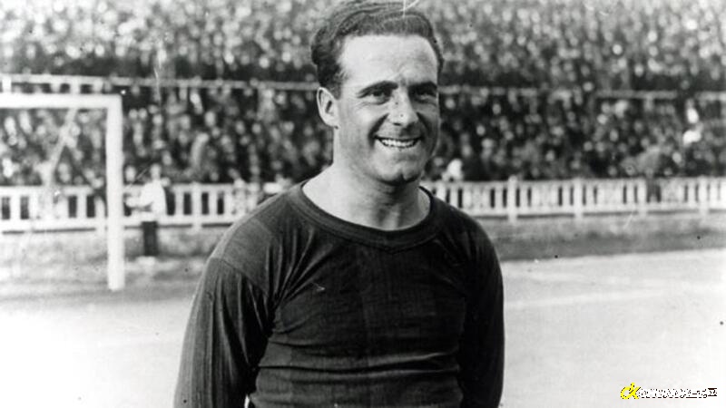 Cầu thủ Hector Scarone.