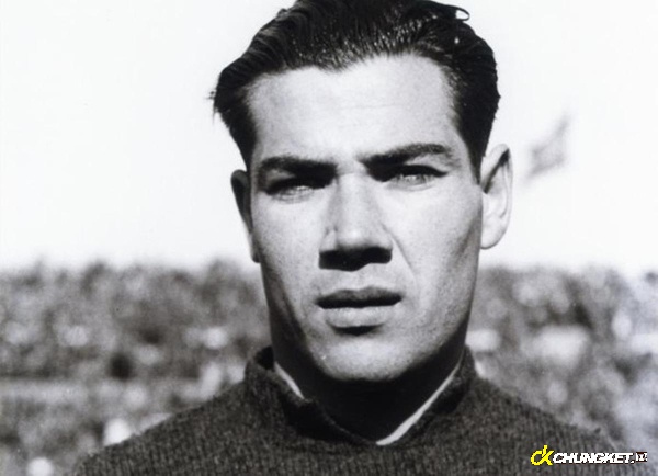 Juan Zambudio Velasco là thủ môn giành được giải Zamoro đầu tiên ở Barca