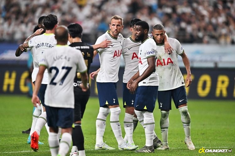 Tottenham đang chịu áp lực rất lớn từ nhóm bám đuổi
