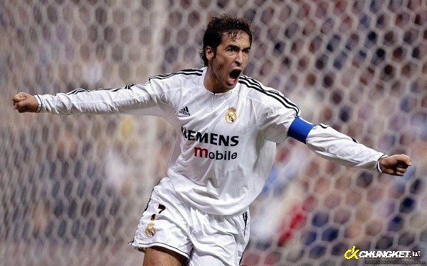 Raul Gonzalez ra mắt cùng CLB từ khi còn rất trẻ