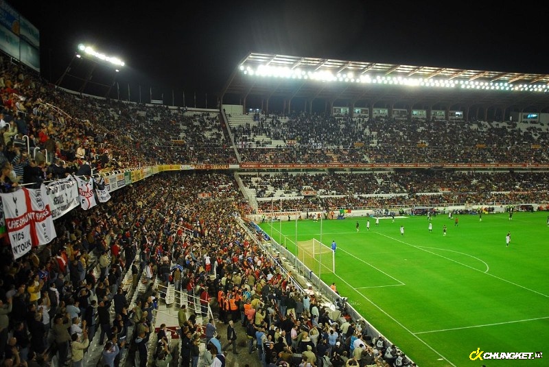 Sân nhà của CLB được đặt tên theo cựu chủ tịch CLB Ramón Sánchez Pizjuán với sức chứa lên tới 45.500 người