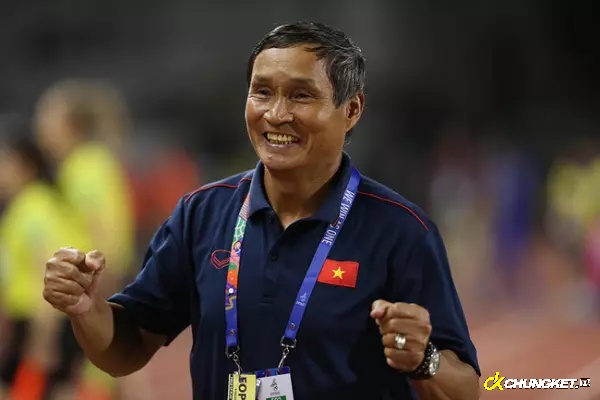 Mai Đức Chung là huấn luyện viên trưởng của đội tuyển nữ Việt Nam