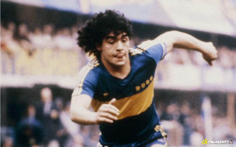 Maradona bắt đầu sự nghiệp tại CLB Argentinos Juniors