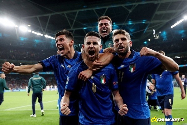 Italia đánh bại Tây Ban Nha sau loạt sút luân lưu