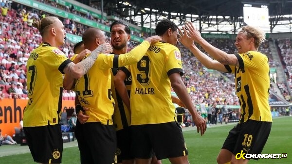 Dortmund phô diễn sức mạnh của mình trước Bayern